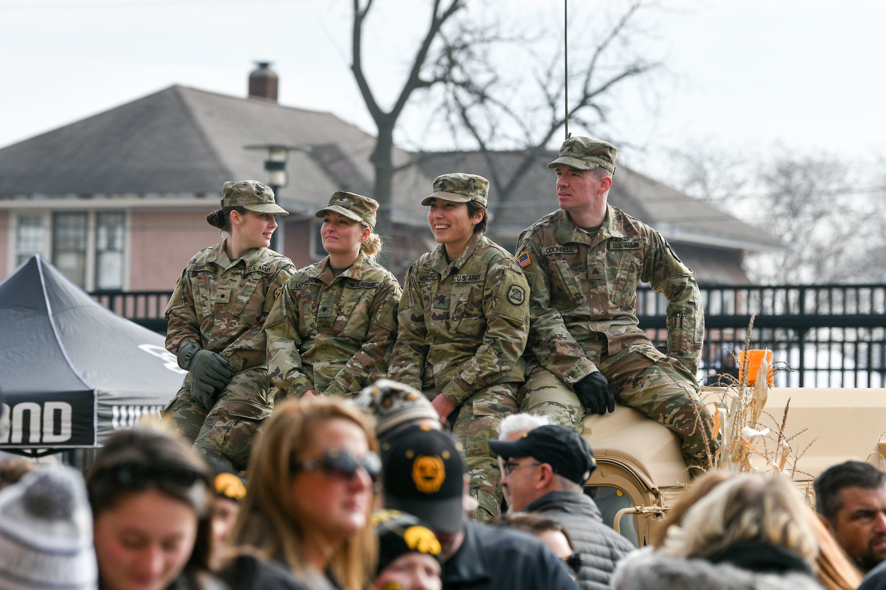 111619-qct-spt-iowa-minn-foot-001a.jpg
